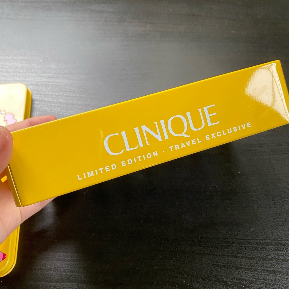 CLINIQUE TRAVEL EXCLUSIVE 5PC Lipstick gift set - Picture 3 of 6